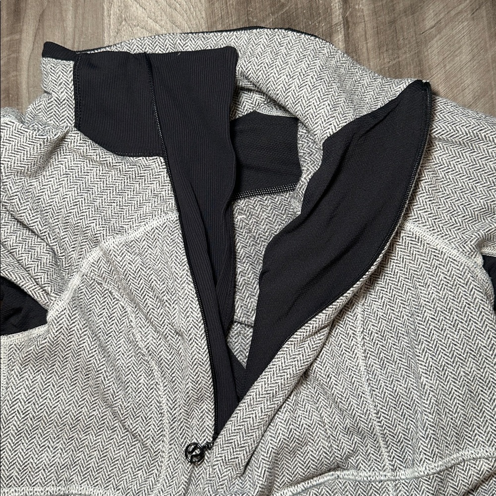 Lululemon Base Runner Herringbone Performance Hal… - image 7